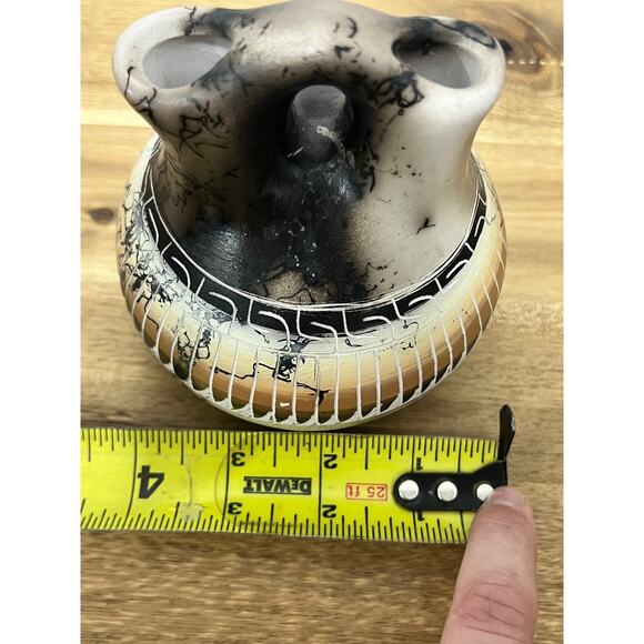 Russell Sam Navajo Art Pottery Horsehair Wedding Vase 4.5 inch tall - Picture 7 of 7